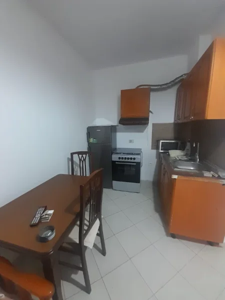 Tirane, jepet me qera apartament 1+1+Ballkon Kati 8, 65 m², Çmimi 35.000 Lekë të Reja,(Në Astir, Kompleksi Molla, Tiranë)