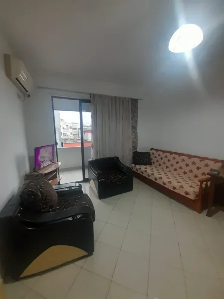 Tirane, jepet me qera apartament 1+1+Ballkon Kati 8, 65 m², Çmimi 35.000 Lekë të Reja,(Në Astir, Kompleksi Molla, Tiranë)