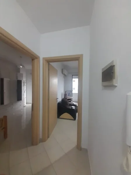 Tirane, jepet me qera apartament 1+1+Ballkon Kati 8, 65 m², Çmimi 35.000 Lekë të Reja,(Në Astir, Kompleksi Molla, Tiranë)
