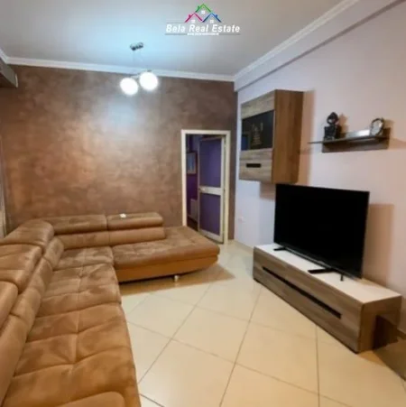 Tirane, jepet me qera apartament 1+1+Ballkon Kati 4, 70 m² 500 € (KODRA E DIELLIT)