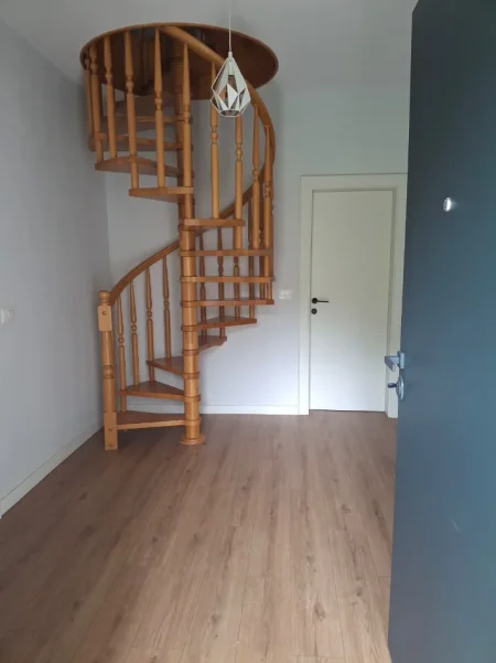 🏡 Jepet me qira hyrje private 2-katëshe – pranë Vilave Gjermane 🌿 4+1+3+ballkon me vlere 800 Euro