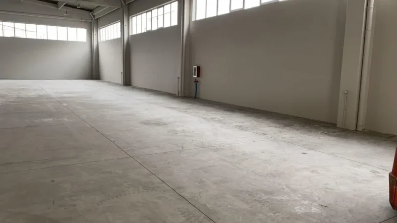 Tirane, jepet me qera magazine Kati 0, 1.100 m² 5.000 € (AUTOSTRADA TIRANE DURRES)