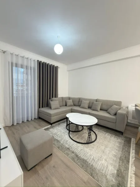 Tirane, jepet me qera 2+1 , (Oasis)