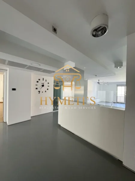 Tirane, jepet me qera zyre , 266 m² (perballe Librit Universitar)