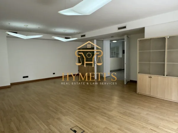 Tirane, jepet me qera zyre , 266 m² (perballe Librit Universitar)