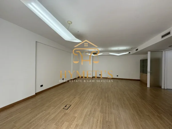 Tirane, jepet me qera zyre , 266 m² (perballe Librit Universitar)