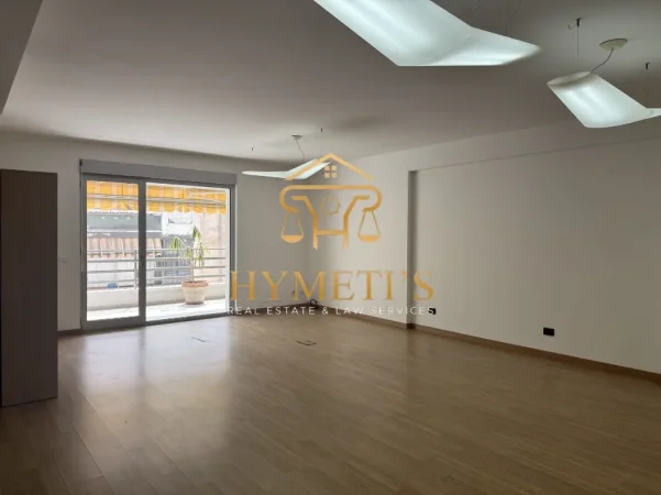 Tirane, jepet me qera zyre , 266 m² (perballe Librit Universitar)