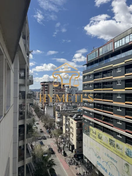 Tirane, jepet me qera zyre , 266 m² (perballe Librit Universitar)