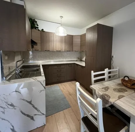 Tirane, jepet me qera apartament 2+1+Ballkon Kati 4, 100 m² 888 € (Rruga Tish Dahia)
