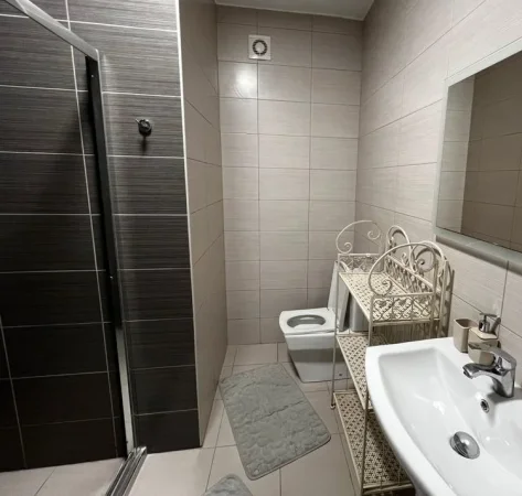 Tirane, jepet me qera apartament 2+1+Ballkon Kati 4, 100 m² 888 € (Rruga Tish Dahia)