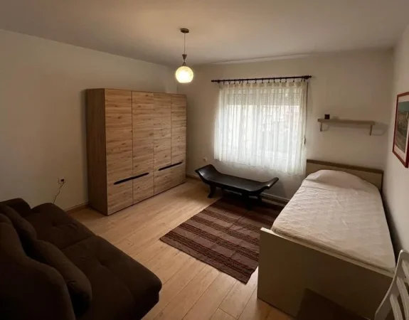 Tirane, jepet me qera apartament 2+1+Ballkon Kati 4, 100 m² 888 € (Rruga Tish Dahia)