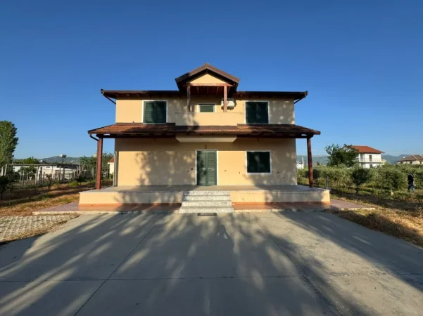 Lezhe, shitet Vile 2+1+Aneks+Ballkon Kati 0, 200 m² 250.000 € (Shenkoll)