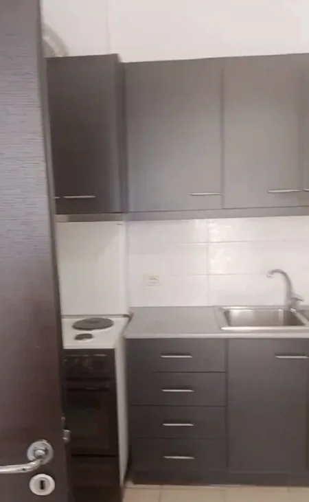 Tirane, jepet me qera apartament 1+1 Kati 5, 60 m² 350 € (Fresku)