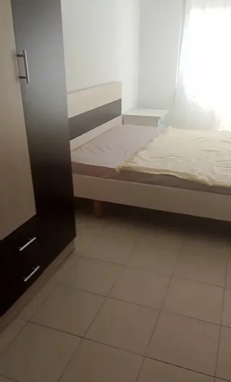Tirane, jepet me qera apartament 1+1 Kati 5, 60 m² 350 € (Fresku)