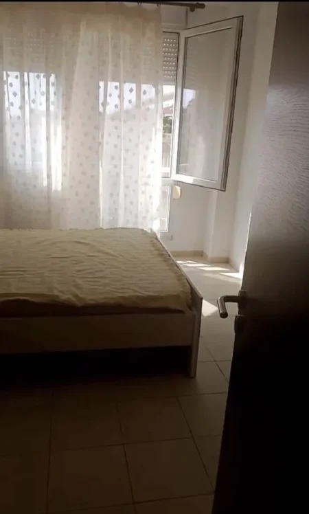 Tirane, jepet me qera apartament 1+1 Kati 5, 60 m² 350 € (Fresku)