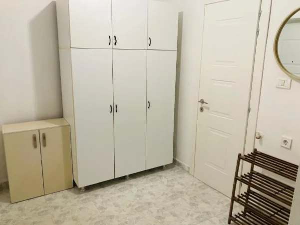 Tirane, jap me qera apartament 1+1 Kati 2, 58 m² 550 € (Bulevardi Bajram Curri, Gjimnazi Besnik Sykja)