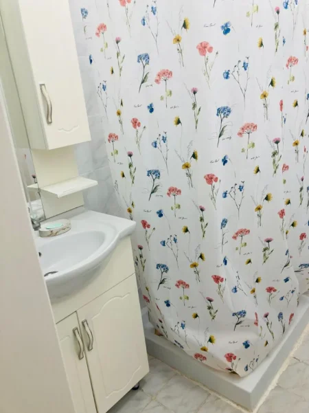 Tirane, jap me qera apartament 1+1 Kati 2, 58 m² 550 € (Bulevardi Bajram Curri, Gjimnazi Besnik Sykja)