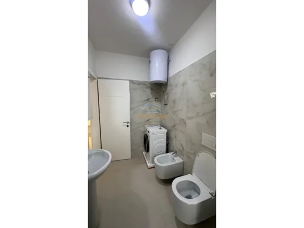 Tirane, jepet me qera apartament 1+1 Kati 5, 75 m² 450 € (Kompleksi Jolla,Unaza e Re)