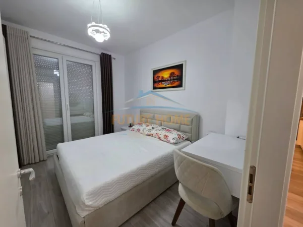 Tirane, jepet me qera apartament 2+1 Kati 6, 95 m² 500 € (Univers City)