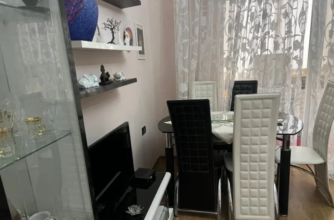 Tirane, jepet me qera apartament 2+1 Kati 4, 90 m² 600 € (Kristal Center)