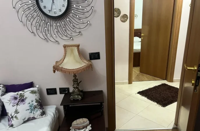 Tirane, jepet me qera apartament 2+1 Kati 4, 90 m² 600 € (Kristal Center)