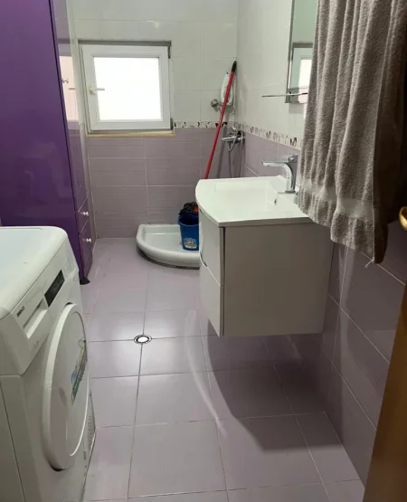 Tirane, jepet me qera apartament 2+1 Kati 4, 90 m² 600 € (Kristal Center)