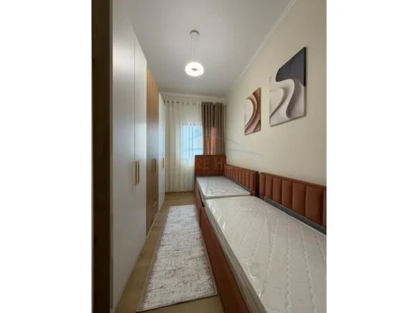 Shitet, Apartament 2+1+2, Fresku, Tiranë.