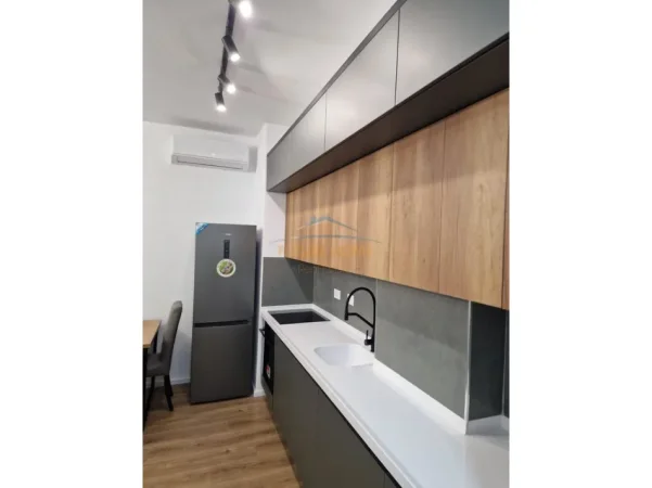 Tirane, jepet me qera apartament 1+1 Kati 5, 60 m² 550 € (Rezidenca Kadiu)
