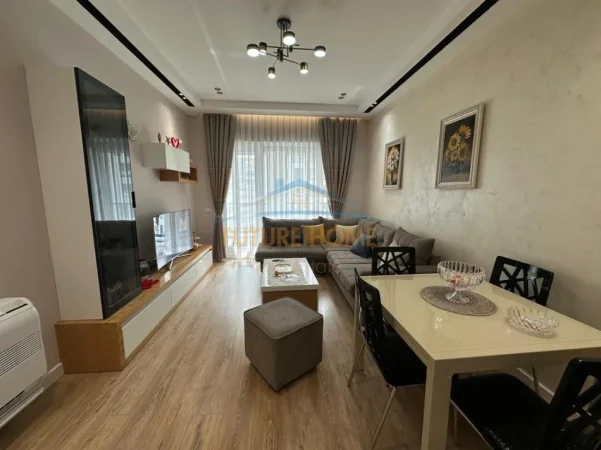 Tirane, jepet me qera apartament 1+1 Kati 9, 58 m² 700 € (Kompleksi Kontakt)