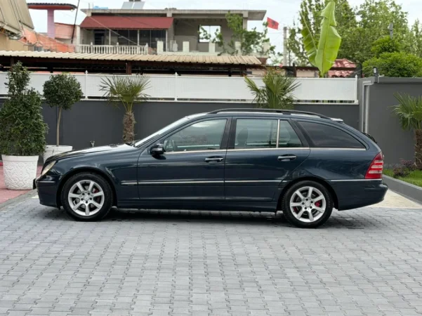 Fier, shes makine Mercedes Benz C220 CDI Diesel (motorr EVO///)-2005-AUTOMATIK Nafte, blu e errët automatik Kondicioner 249.000 km 3.200 €