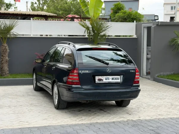 Fier, shes makine Mercedes Benz C220 CDI Diesel (motorr EVO///)-2005-AUTOMATIK Nafte, blu e errët automatik Kondicioner 249.000 km 3.200 €