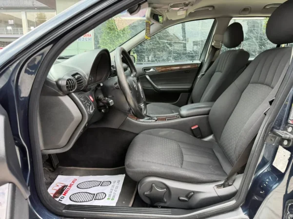 Fier, shes makine Mercedes Benz C220 CDI Diesel (motorr EVO///)-2005-AUTOMATIK Nafte, blu e errët automatik Kondicioner 249.000 km 3.200 €