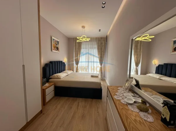 Tirane, jepet me qera apartament 1+1 Kati 9, 58 m² 700 € (Kompleksi Kontakt)