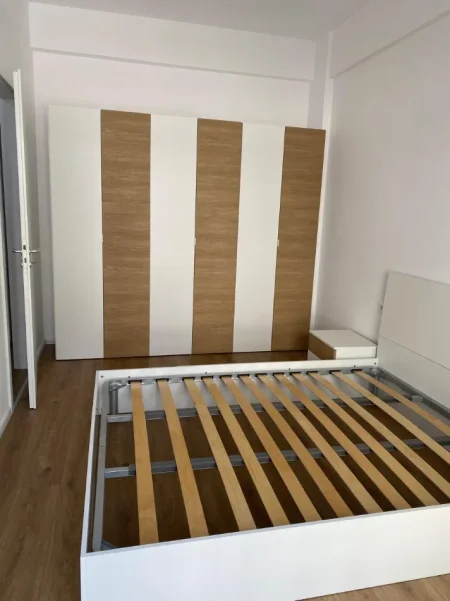 Tirane, jepet me qera apartament 1+1+Ballkon Kati 2, (Residenca Oxa)