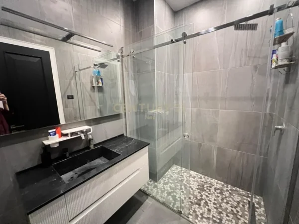 Tirane, jepet me qera apartament 2+1+Ballkon Kati 5, 116 m² 1.400 € (delijorgji)