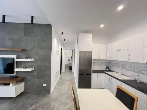 Tirane, jepet me qera apartament 2+1+Ballkon Kati 5, 116 m² 1.400 € (delijorgji)