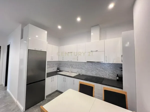 Tirane, jepet me qera apartament 2+1+Ballkon Kati 5, 116 m² 1.400 € (delijorgji)