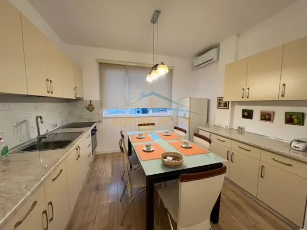 Tirane, jepet me qera apartament 2+1+Ballkon Kati 5, 96 m² 600 € (Rruga e Durresit)