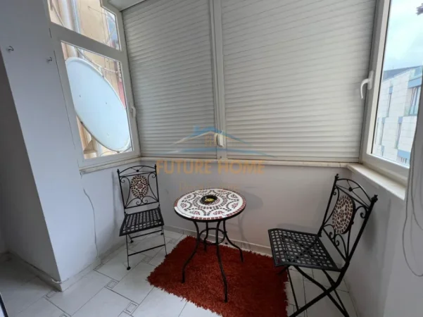Tirane, jepet me qera apartament 2+1+Ballkon Kati 5, 96 m² 600 € (Rruga e Durresit)