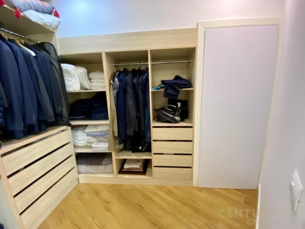 Tirane, jepet me qera apartament 1+1+Ballkon Kati 3, 93 m² 1.000 € (kodra e diellit 2)