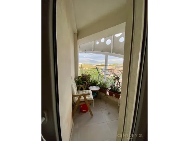 Tirane, jepet me qera apartament 1+1+Ballkon Kati 3, 93 m² 1.000 € (kodra e diellit 2)