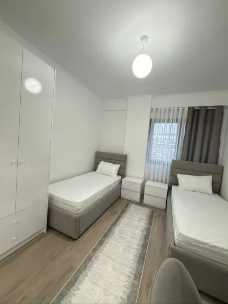 Tirane, jepet me qera apartament 2+1 Kati 5, 103 m² 700 € 