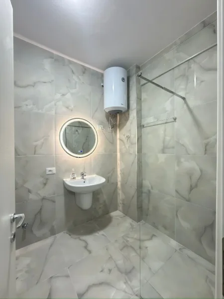 Tirane, jepet me qera apartament 2+1 Kati 5, 103 m² 700 € 