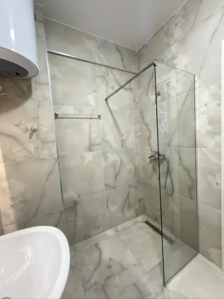 Tirane, jepet me qera apartament 2+1 Kati 5, 103 m² 700 € 