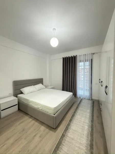 Tirane, jepet me qera apartament 2+1 Kati 5, 103 m² 700 € 