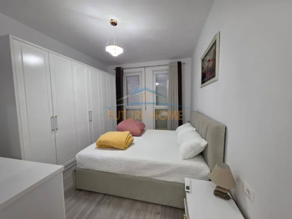 Tirane, jepet me qera apartament 2+1+Ballkon Kati 6, 94 m² 500 € (QTU)