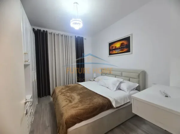 Tirane, jepet me qera apartament 2+1+Ballkon Kati 6, 94 m² 500 € (QTU)