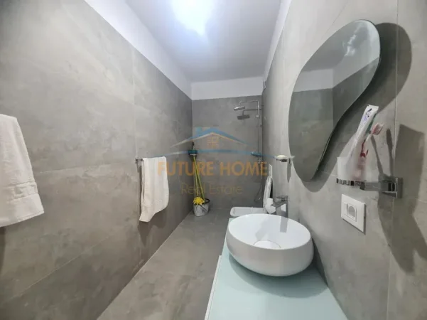 Tirane, jepet me qera apartament 2+1+Ballkon Kati 6, 94 m² 500 € (QTU)