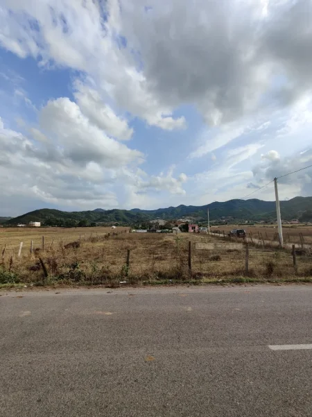 Tirane, shes toke , 1.558 m² 170.000 € (Fortuzaj)