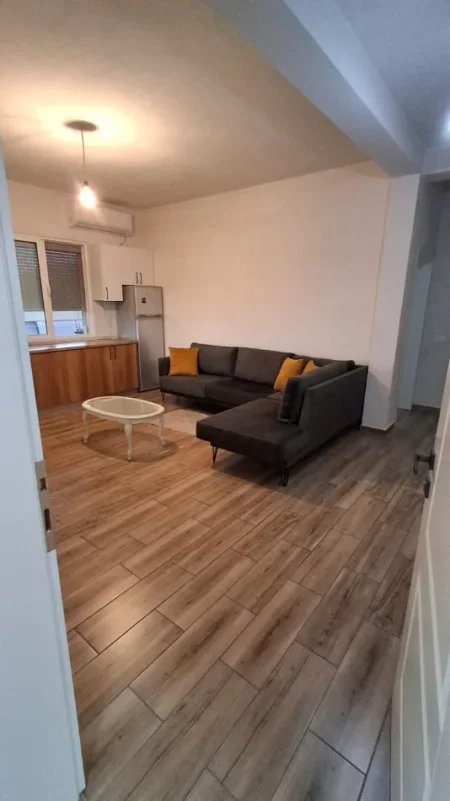 Tirane, jepet me qera apartament 1+1 Kati 3, 60 m² 351 € (Mbrapa Fioro di boskos)